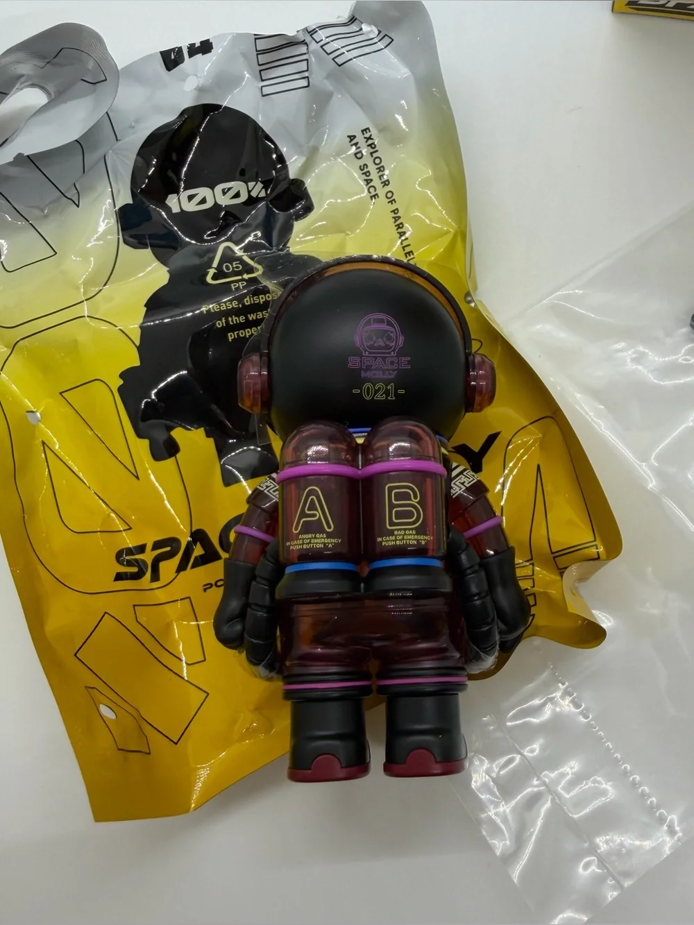 Pop Mart Mega Space Molly 100% Palmer House Old Shanghai Vinyl Figure